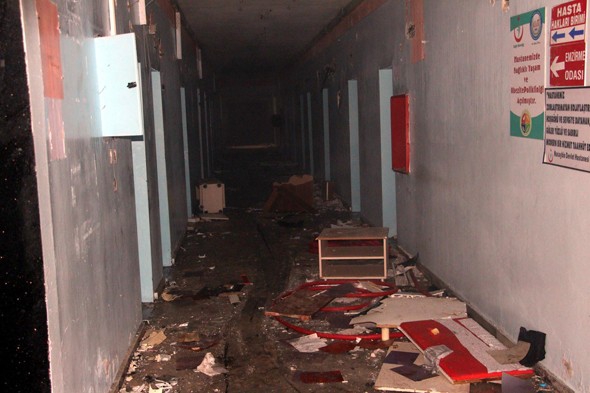 Teröristler devlet hastanesini yaktı galerisi resim 3