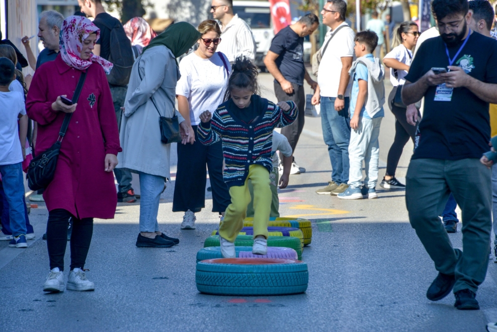 Araba sesleri değil, çocuk gülüşleri galerisi resim 9