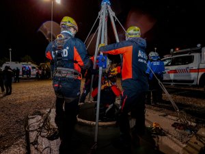 Bursa'da deprem tatbikatı gerçeğini aratmadı