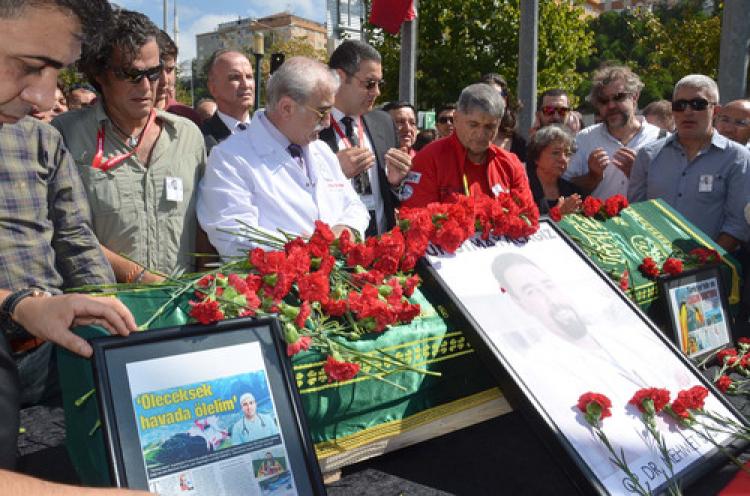 Alp Dağları'nda hayatını kaybeden doktor için tören düzenlendi