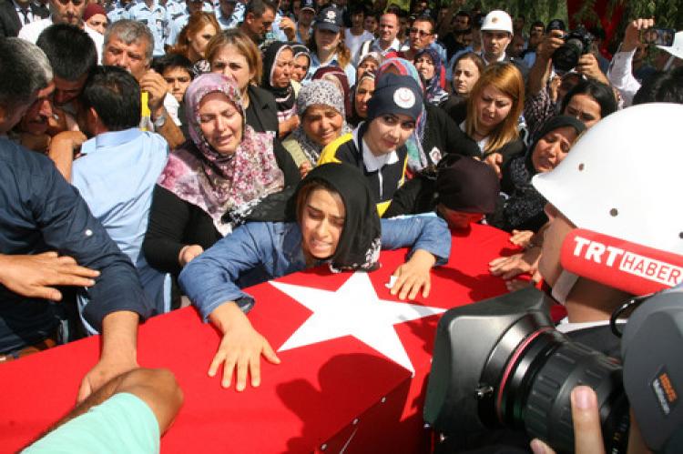 Şehit kocasına kocasına mektup yazdı