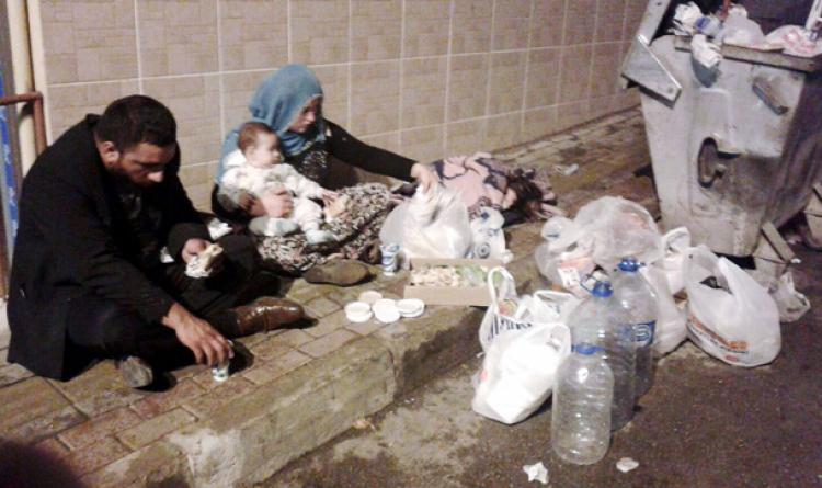 Bursa'daki bu aile çöpten besleniyor