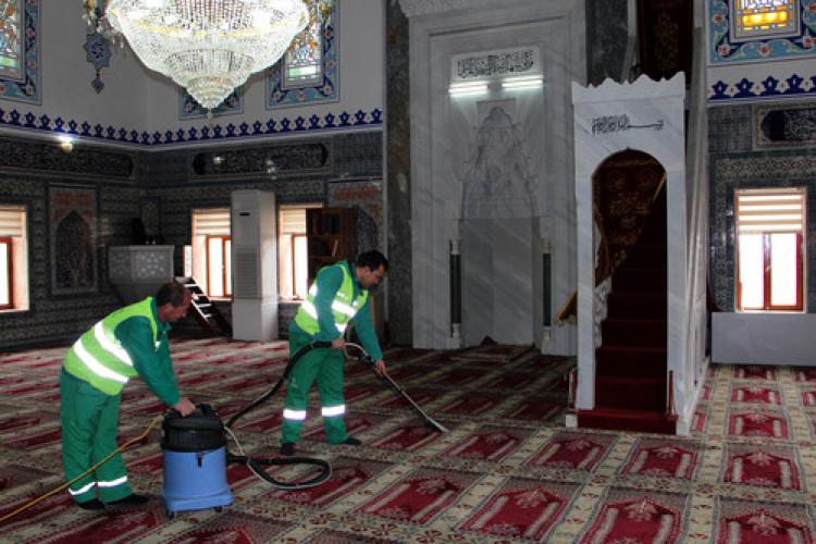 İbadethaneler bayrama hazırlanıyor