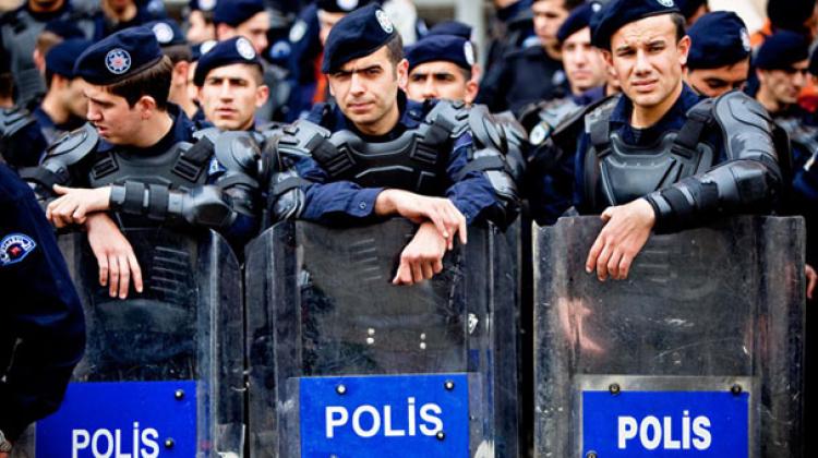 Polisler maaşlarını alamadı!