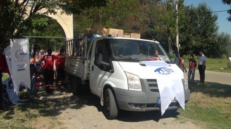 Avrupa'ya gitmek için bekleyen göçmenlere Kimse Yok Mu kucak açtı