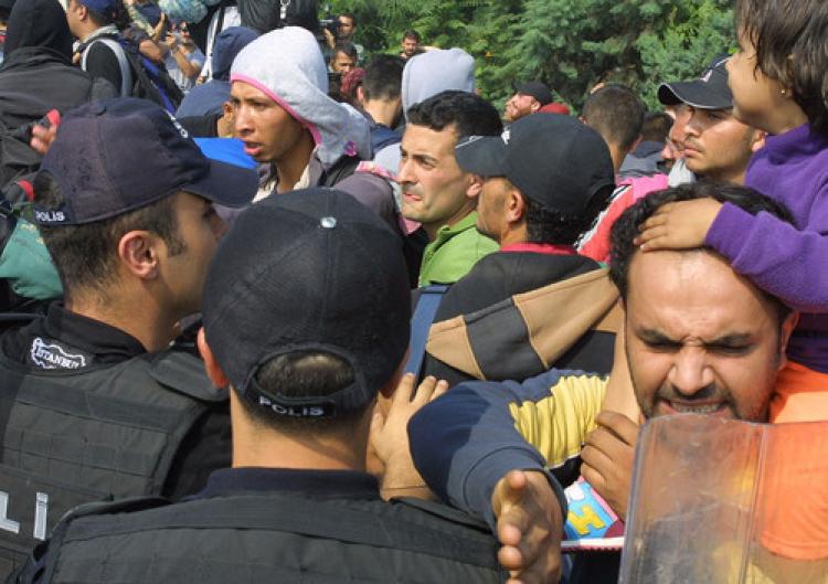 Polis, Suriyelilere müdahale etti