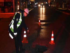 Bursa'da yol çöktü!