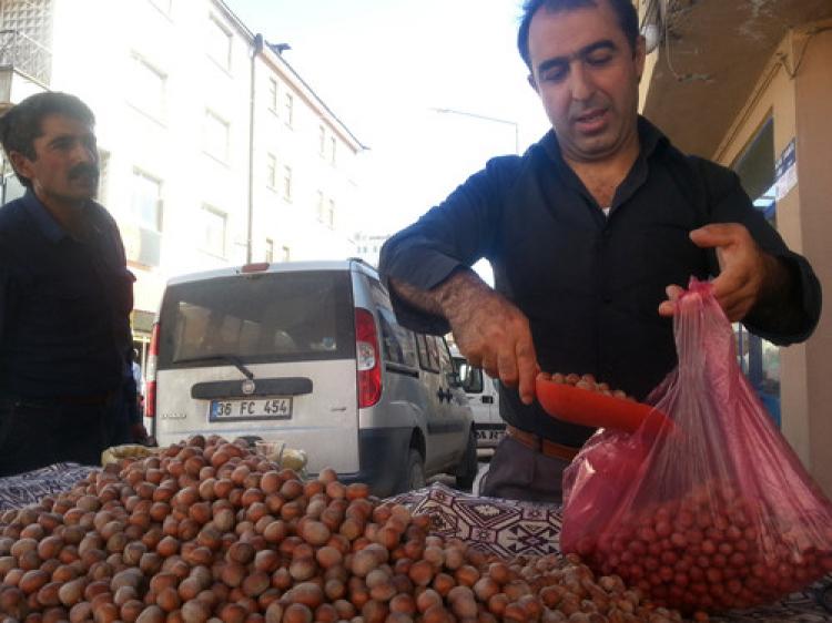 Arafalıkta fındık ucuzluğu