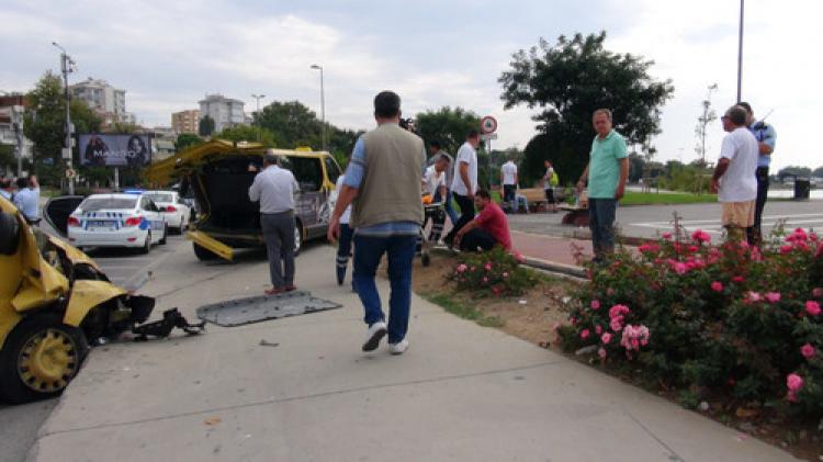 Kadıköy'de dolmuş kazası