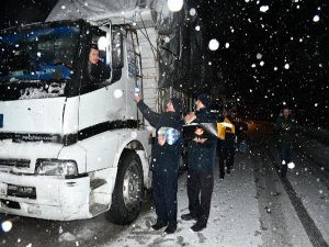 Bursa'da kar ulaşımı felç etti!