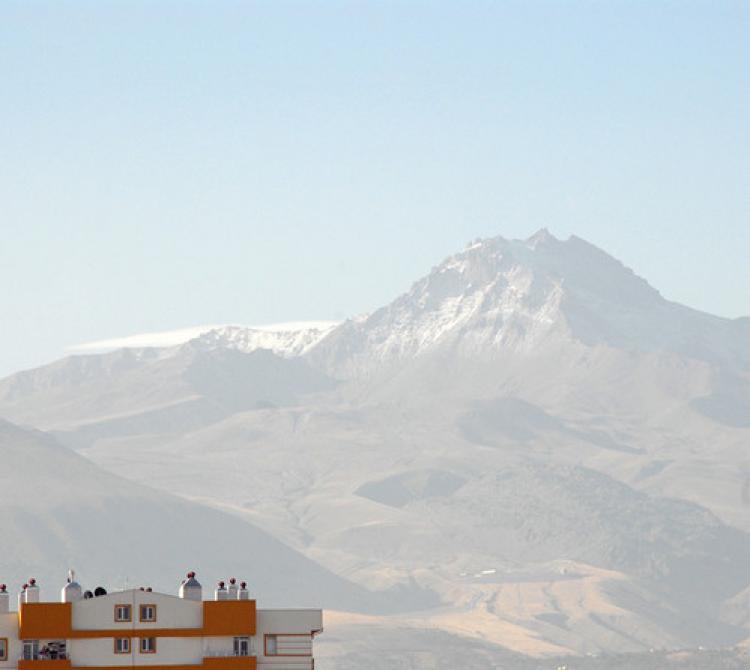 Erciyes'e kar yağdı