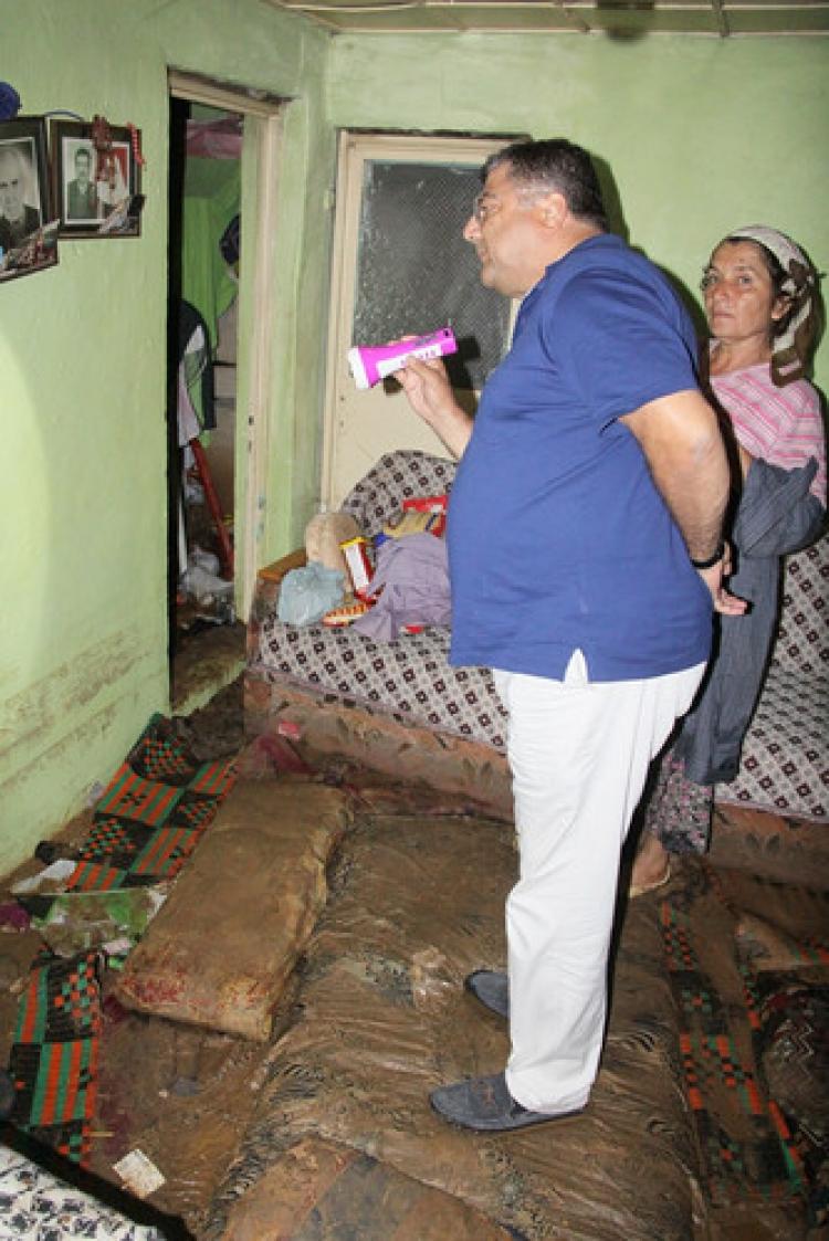 CHP'li Sındır, selden zarar gören Kaymakçı ve Çaylı’yı ziyaret etti