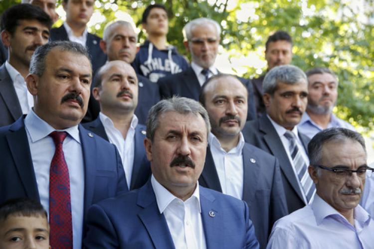 Destici, Yazıcıoğlu’nun kabrinde