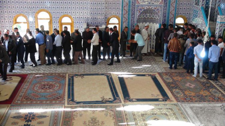 Hakkari Akçalı'da ilginç bayramlaşma geleneği