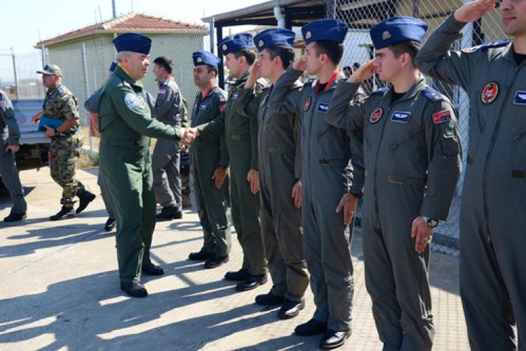Hava Kuvvetleri Komutanı Ünal, personelle bayramlaştı