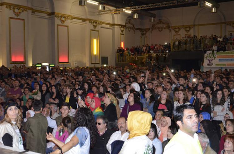 Demirtaş: Biz olmasak AKP ülkeye kan kusturacak