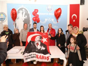 Türkyılmaz'dan Sevgililer Günü sürprizi
