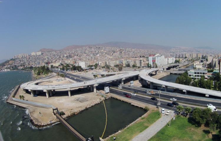 Adnan Kahveci köprülü kavşağı hızla tamamlanıyor