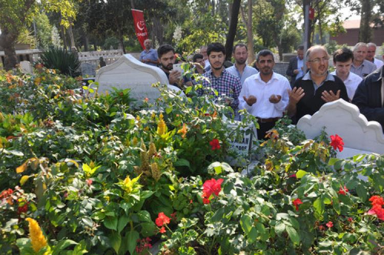Kamalak, Erbakan’ın mezarını ziyaret etti