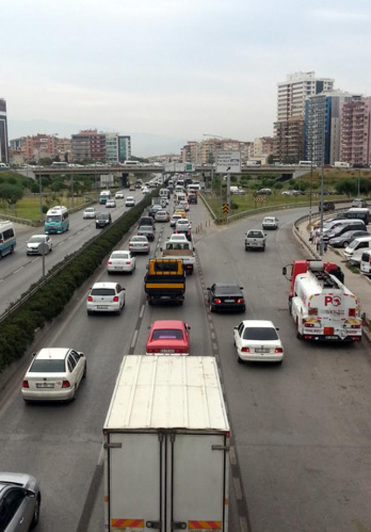 İzmir yeni eğitim yılına yoğun trafikle başladı