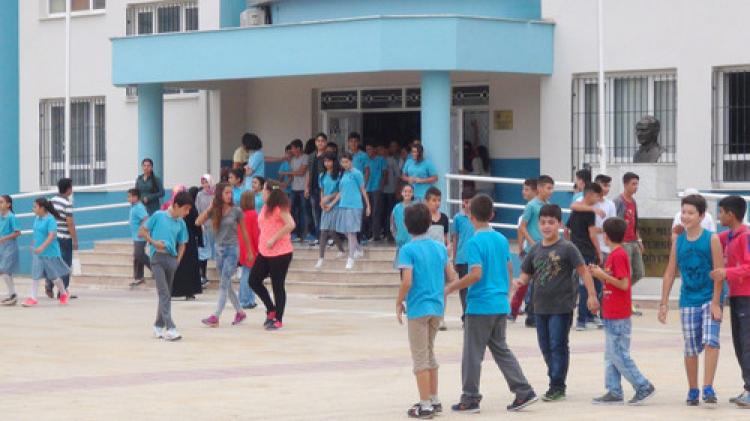 İzmir'de okullar açıldı
