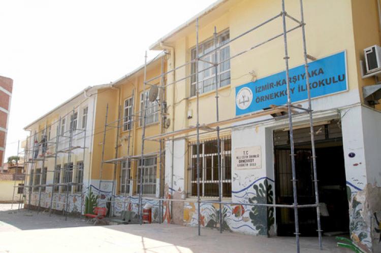 Karşıyaka Belediyesi 30 okulda bakım onarım yaptı