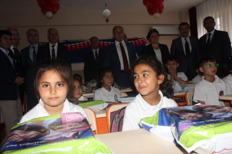Adana 473 bin 650 öğrenci ders başı yaptı