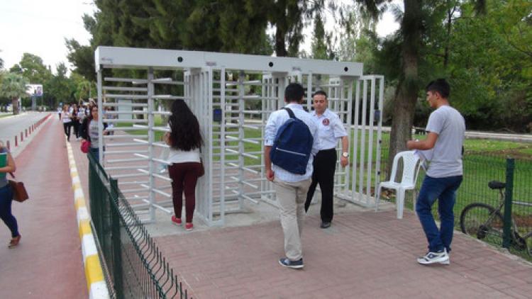 Ege Üniversitesi Kampüsü'ne turnikeli giriş