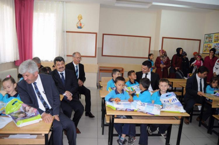 Yozgat’ta 85 bin öğrenci için ders zili çaldı