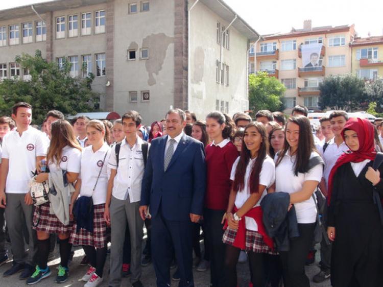 Demirel'in de yetiştiği lisede internet olmaması Bakan Eroğlu'nu kızdırdı