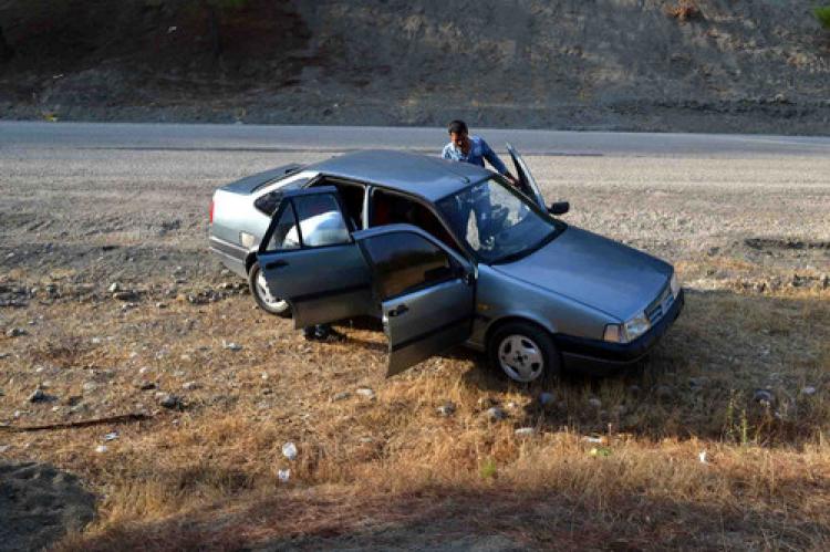 Aracına bindikleri sürücüyü darp ettiler