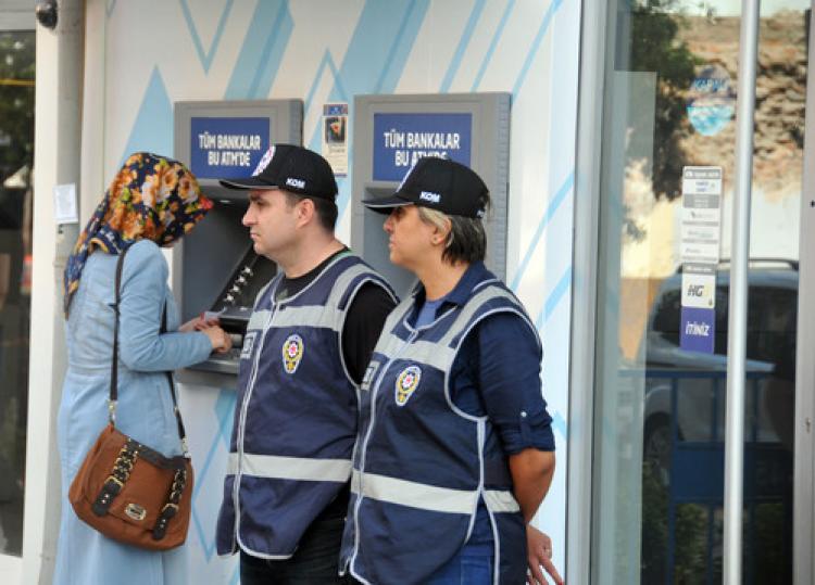 Bank Asya Manisa Şubesi'ne baskın