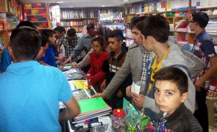 Okullar açıldı, kırtasiyecilerin yüzü güldü