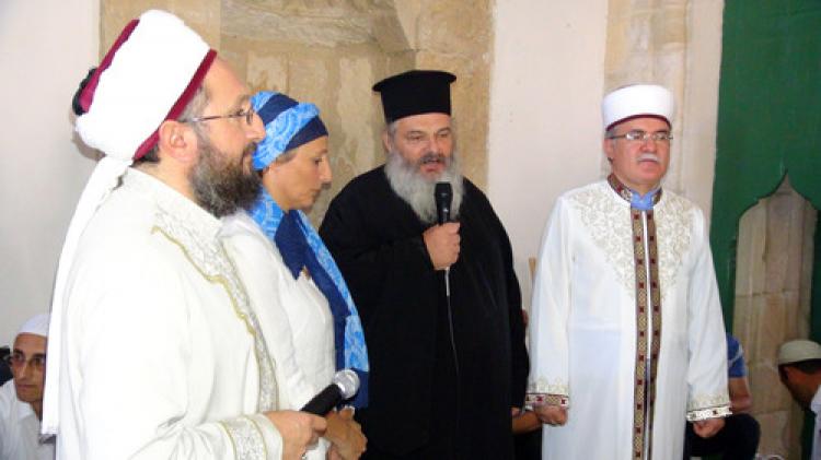 Hala Sultan'ı ziyaret eden Müslümanlara Rum Kilisesi'nden bayram kutlaması