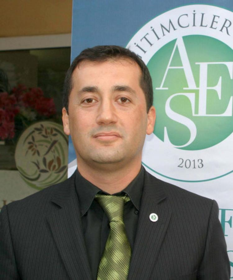 Aktif Eğitim-Sen yılın öğretmenini seçiyor