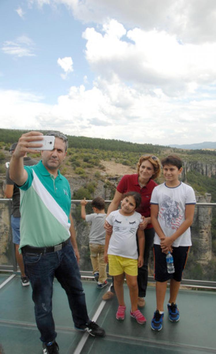 Kristal Teras'tan kanyon manzarası turistleri cezbediyor