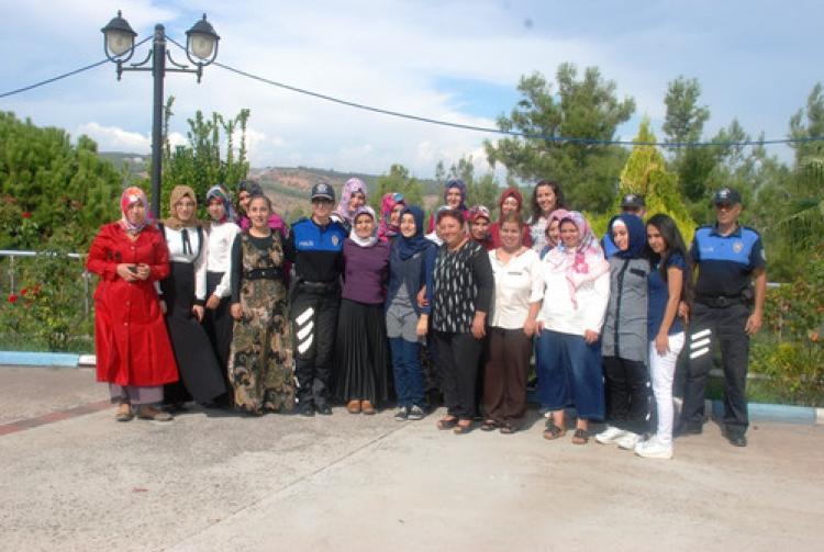 Eğitime katılan kızlar, piknikte buluştu
