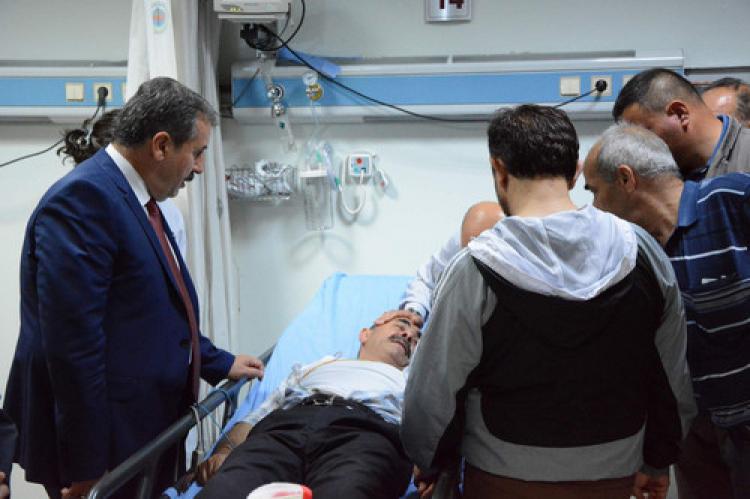 Destici, yaralananları  ziyaret etti