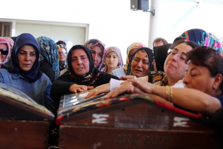 Otobüs kazasında ölenler toprağa verildi
