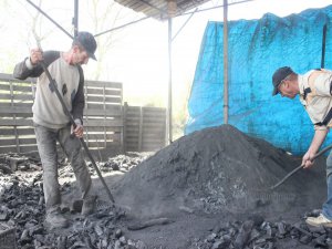 Bursa'da mangal kömürü