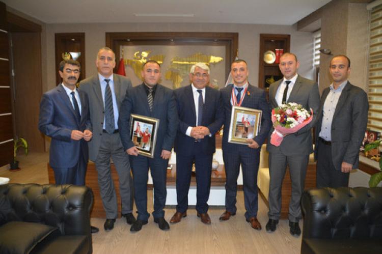 Kars Belediyesi, boksta şampiyon çıkardı