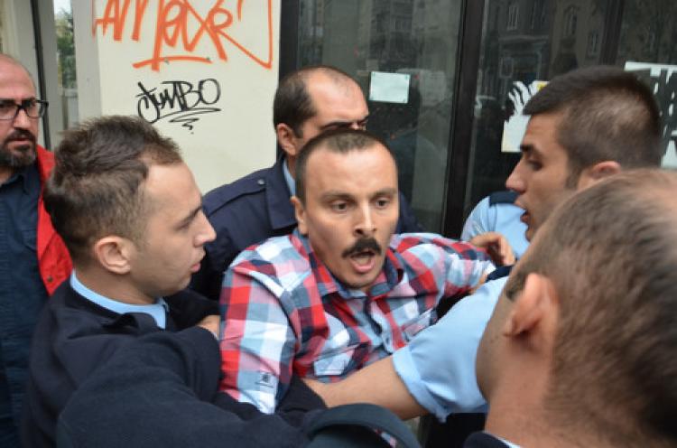 DHA çalışanı yaka paça gözaltına alındı