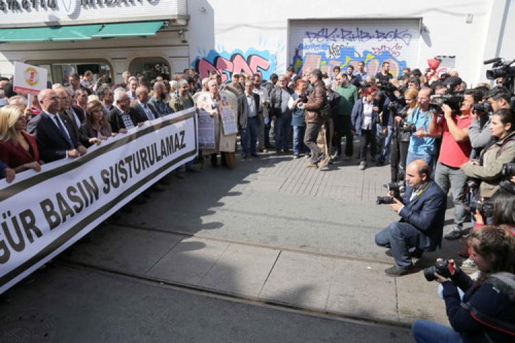 Gazeteciler özgürlük için yürüyor