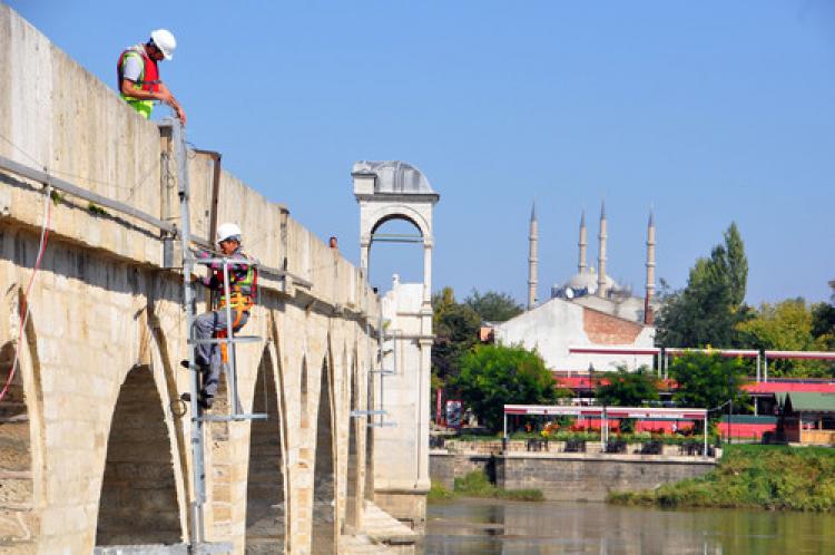 Meriç Köprüsü aydınlığa kavuşuyor