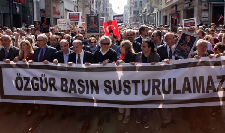 Gazeteciler direniyor!