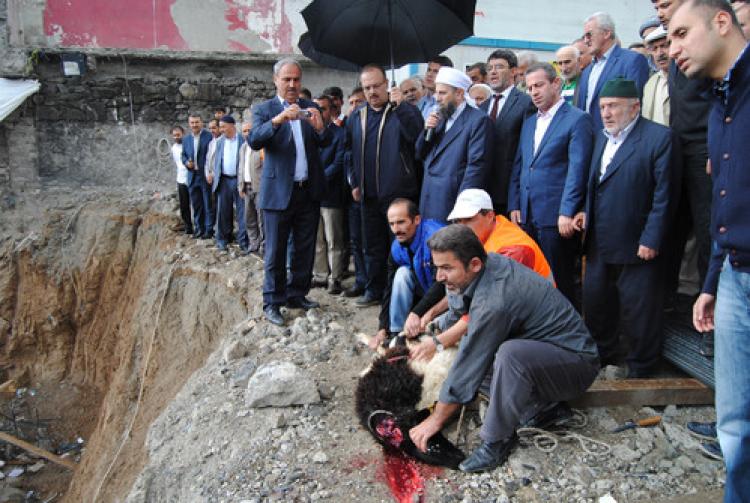 Hakkari’de 9 kubbeli caminin temeli atıldı