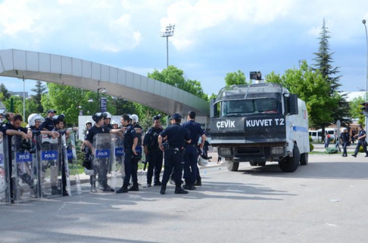 Gaziantep Üniversitesi girişindeki meydanda siyasi propaganda yapmak yasak