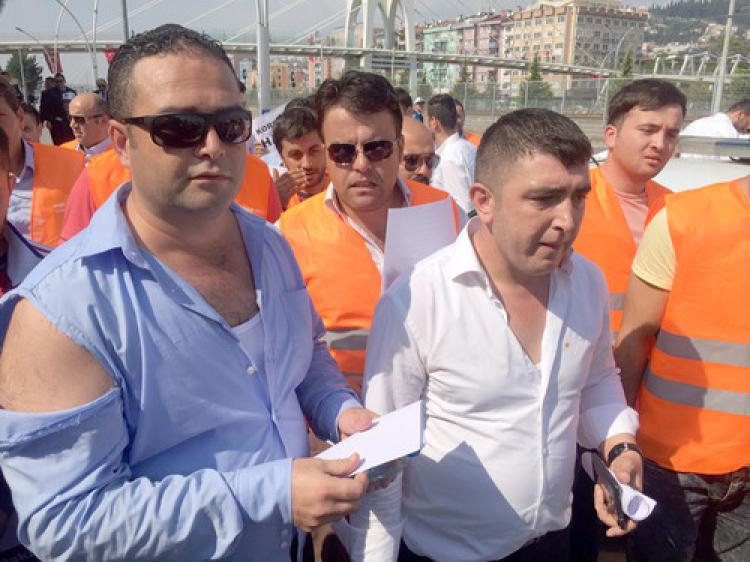 Korsana tepki için 100 araçla yola çıktılar, 20'si Büyükşehir'in önüne gelebildi