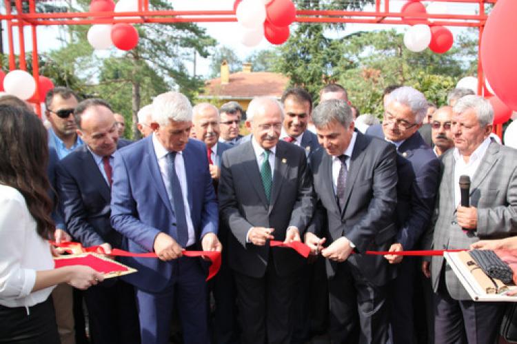 "Savaş olunca garibanın çocuğu, para olunca onların çocuğu mu olsun"