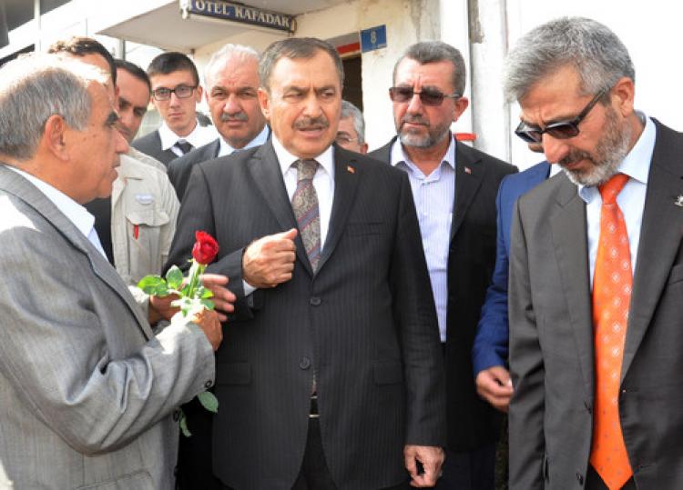 Bakan Eroğlu, memleketi Afyon’da oy istedi